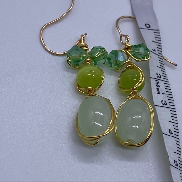 Green cat eyes and crystal gold plated wired women handmade earrings. New - Picture 4 of 5